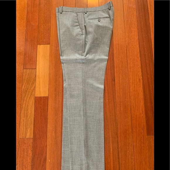 Too small - Picture 1 of 2